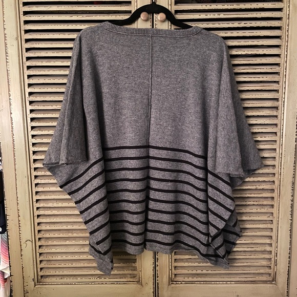 C&C California short sleeve cape sweater - Picture 7 of 7